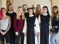 Ab ins Kloster! Rosenkranz statt Randale Ab ins Kloster! Rosenkranz statt Randale
