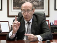 Spielen Sie Gott, Herr Feinberg? Spielen Sie Gott, Herr Feinberg?