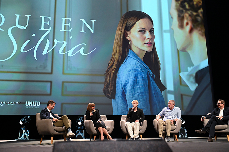 Weltpremiere Queen Silvia - Großbild im Popup-Fenster Weltpremiere Queen Silvia