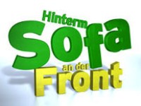 Hinter Sofa an der Front