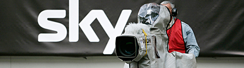 Sky-Logos im Stadion