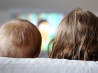 Kinder vor Fernseher