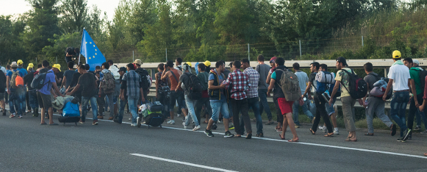 Flüchtlinge auf der M1 in Ungarn