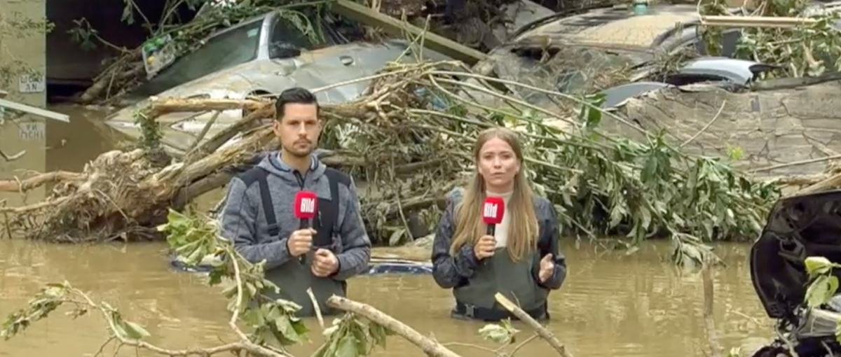 Bild-Reporter im Schlamm