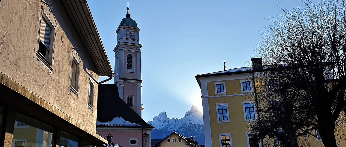 Berchtesgadener Rathaus mit Watzmann