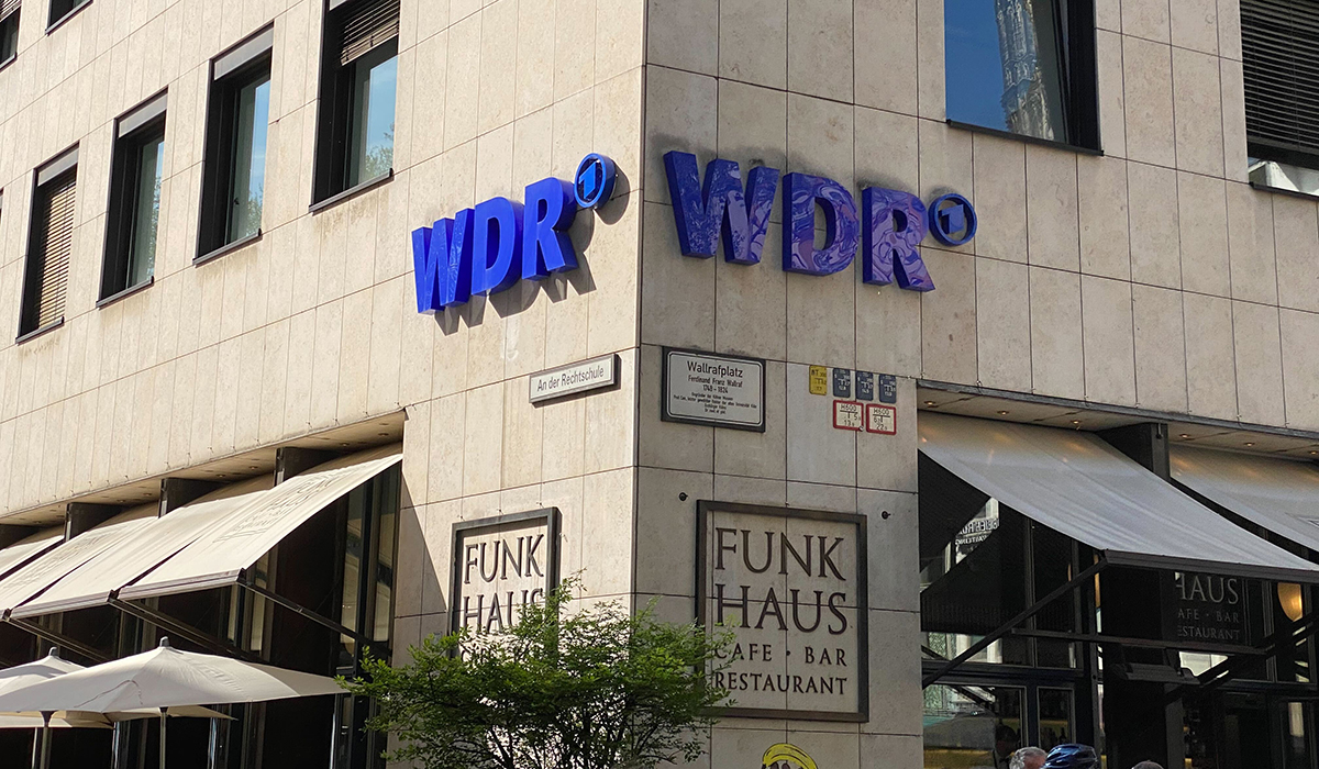 Altes WDR-Logo am Funkhaus