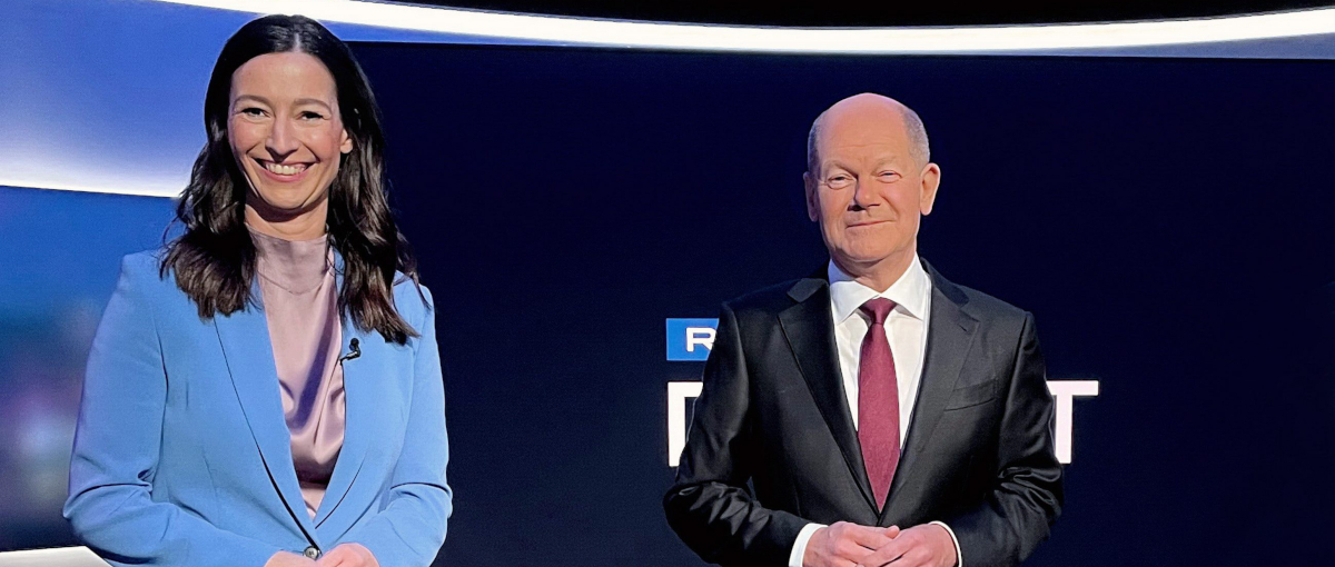 Pinar Atalay und Olaf Scholz