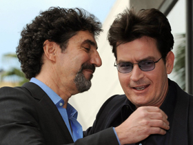 Chuck Lorre, Charlie Sheen im Jahr 2009