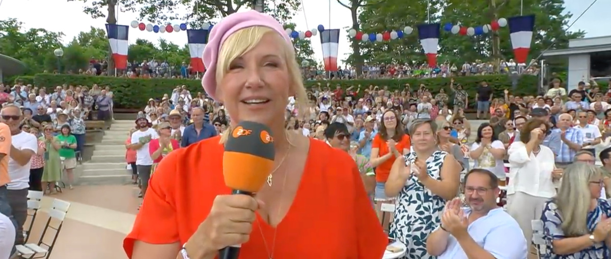 Andrea Kiewel mit Israel-Kette